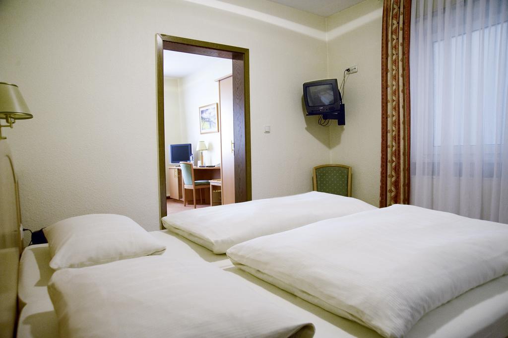 Hotel Am Schloss Darmstaedter Hof 바트 홈부르크 포어 데어 회에 객실 사진
